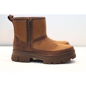 UGG Ashton Zip Sz 8.5